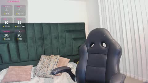 Snapshot of emmacarther chatting on November 13, 2025, 5:56 pm Emma online show from November 13, 2025, 5:56 pm