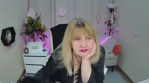 emmaellison924117 online show from April 9, 2026, 6:30 am