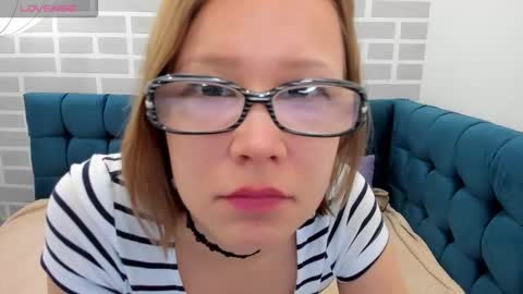 Emma 3 online show from February 2, 2026, 1:37 am