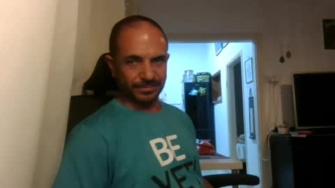 Ariel online show from October 5, 2025, 9:13 pm