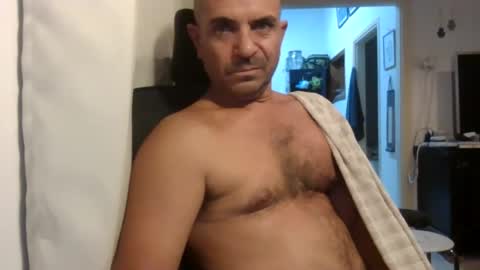 Ariel online show from October 30, 2025, 7:36 pm