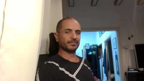 Ariel online show from November 6, 2025, 6:53 pm