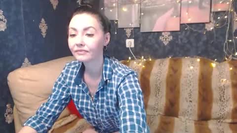 Snapshot of emmagoldx chatting on December 15, 2024, 7:35 am EmmaGoldX online show from December 15, 2024, 7:35 am