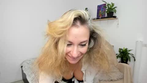 Snapshot of emmagracee chatting on November 6, 2025, 8:37 am Emma online show from November 6, 2025, 8:37 am