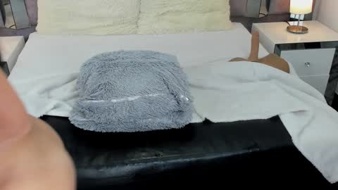 EMMA HILL online show from February 8, 2025, 6:44 pm