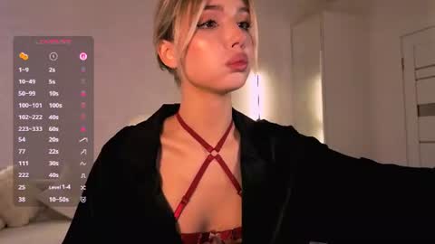 Snapshot of emmakeam_ chatting on July 24, 2026, 3:59 am Emma online show from July 24, 2026, 3:59 am