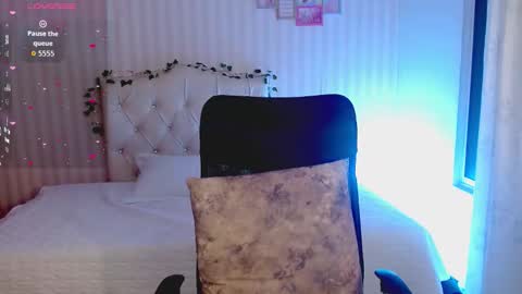 Snapshot of emmalove_doll chatting on February 25, 2026, 9:35 pm Emmas Room online show from February 25, 2026, 9:35 pm