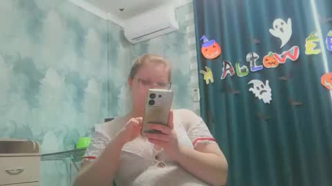 Snapshot of emmamelody944534 chatting on November 1, 2025, 9:00 am emmamelody online show from November 1, 2025, 9:00 am