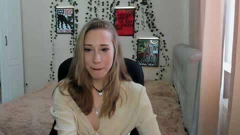 Snapshot of emmarayder chatting on April 6, 2026, 11:55 am Emma online show from April 6, 2026, 11:55 am