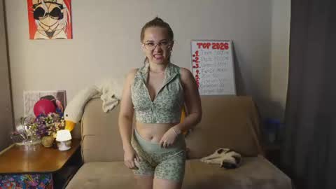 Mia online show from August 2, 2026, 7:12 pm
