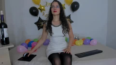 Snapshot of emmatorres9 chatting on December 30, 2024, 7:21 pm Emma Torres online show from December 30, 2024, 7:21 pm