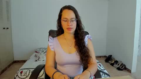 Snapshot of emmatorres9 chatting on March 8, 2025, 8:25 pm Emma Torres online show from March 8, 2025, 8:25 pm