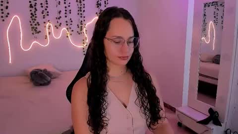 Emma Torres online show from October 15, 2025, 2:17 pm