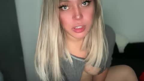 YourDreamGirl Emma  online show from April 4, 2026, 4:37 pm