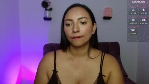 Snapshot of emmi_cam chatting on February 4, 2025, 2:07 am Emmi Cam online show from February 4, 2025, 2:07 am
