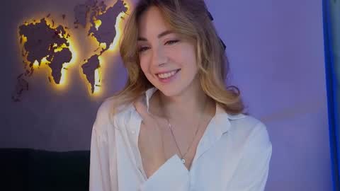 Snapshot of emmi_rosee chatting on February 1, 2025, 10:05 am Miss Emmi online show from February 1, 2025, 10:05 am