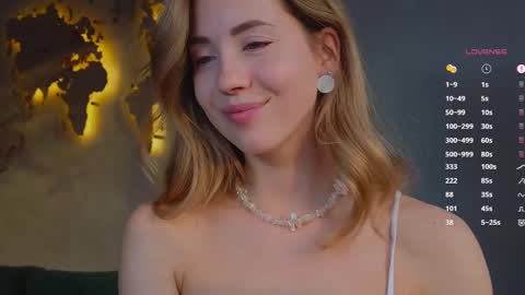 Snapshot of emmi_rosee chatting on February 5, 2025, 1:22 pm Miss Emmi online show from February 5, 2025, 1:22 pm