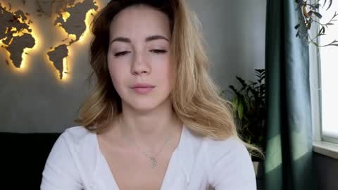 Snapshot of emmi_rosee chatting on February 12, 2026, 10:10 am Miss Emmi online show from February 12, 2026, 10:10 am