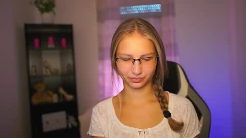 Emmie online show from September 28, 2025, 12:54 pm