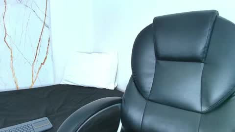 Emmie online show from September 12, 2025, 11:48 pm