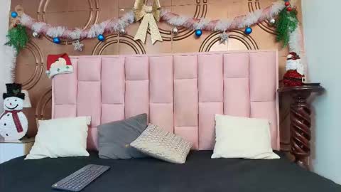 Snapshot of emmily_keller chatting on December 5, 2025, 1:31 pm Emmily keller online show from December 5, 2025, 1:31 pm