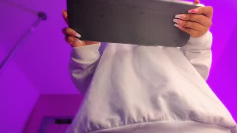    online show from September 19, 2025, 11:22 am