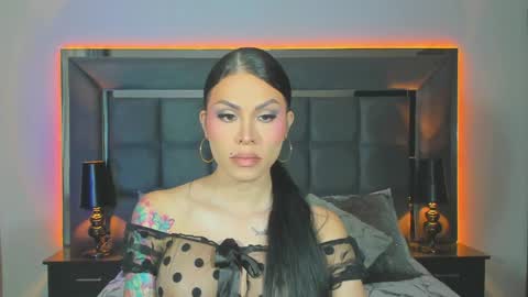 Emmily Santibaez online show from December 5, 2024, 1:49 pm