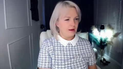 emmmam online show from November 13, 2025, 7:40 am