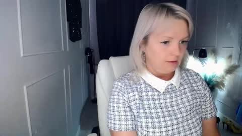 emmmam online show from April 15, 2026, 8:10 am