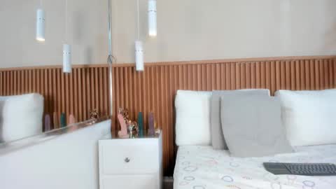 Emmy Lander online show from November 5, 2025, 7:36 pm