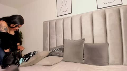 Snapshot of emmy_turnner chatting on December 14, 2024, 1:06 am Emily Laila online show from December 14, 2024, 1:06 am