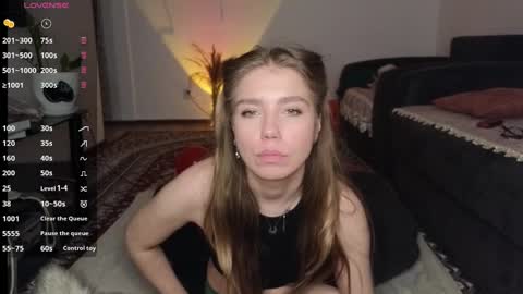 Snapshot of emmyluu chatting on March 3, 2025, 8:38 am Emmy online show from March 3, 2025, 8:38 am
