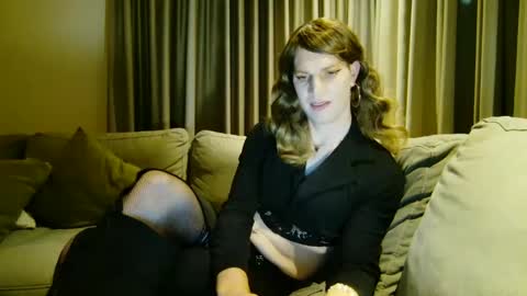 Snapshot of emmysissy chatting on December 25, 2024, 10:16 pm Emmy online show from December 25, 2024, 10:16 pm