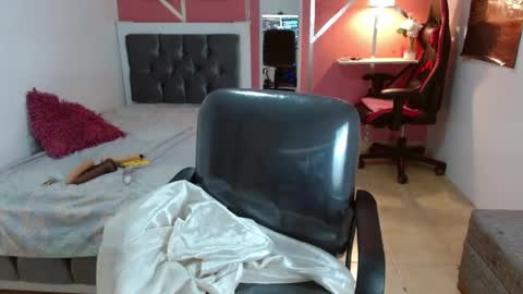 Emy online show from February 1, 2025, 9:19 pm