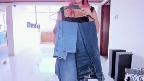 Snapshot of emy_xdy chatting on October 24, 2025, 2:35 pm Im Emily would you like to help me reach 100 online show from October 24, 2025, 2:35 pm