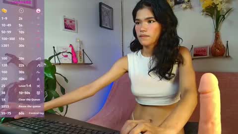 emycarver09 online show from September 23, 2025, 11:08 pm