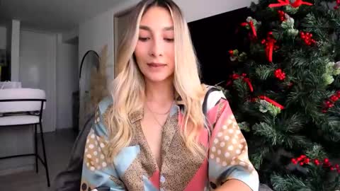 Snapshot of emyconneer chatting on December 13, 2024, 1:55 pm emyconneer online show from December 13, 2024, 1:55 pm