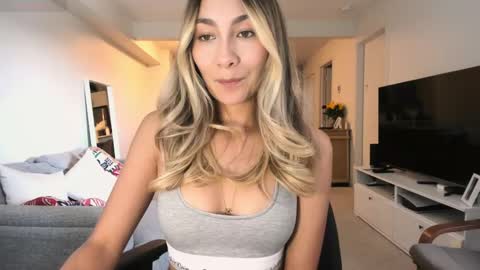 Snapshot of emyconneer chatting on September 24, 2025, 8:01 pm emyconneer online show from September 24, 2025, 8:01 pm