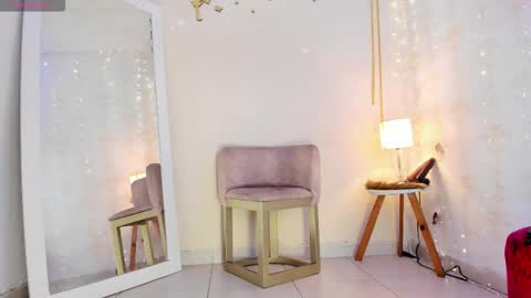 EMYLY  online show from November 25, 2025, 8:09 pm