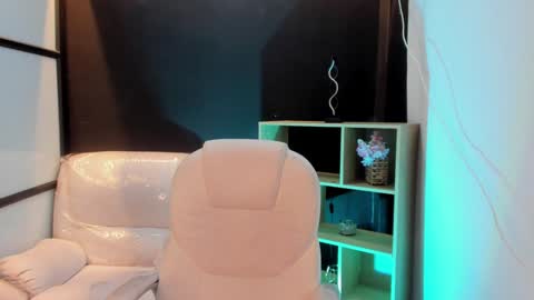 Snapshot of emysilver chatting on February 6, 2025, 4:14 pm Emy Silver online show from February 6, 2025, 4:14 pm