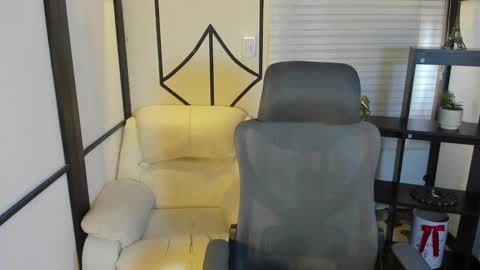 Snapshot of emysilver chatting on February 7, 2025, 4:35 pm Emy Silver online show from February 7, 2025, 4:35 pm