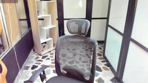 Snapshot of emysilver chatting on February 14, 2025, 3:58 pm Emy Silver online show from February 14, 2025, 3:58 pm