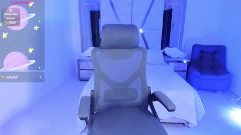 Snapshot of emysilver chatting on February 18, 2025, 9:42 pm Emy Silver online show from February 18, 2025, 9:42 pm