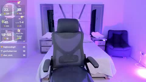 Snapshot of emysilver chatting on February 19, 2025, 6:32 pm Emy Silver online show from February 19, 2025, 6:32 pm