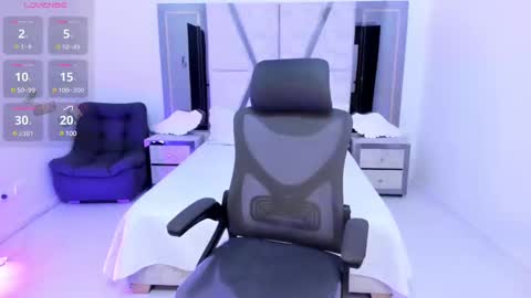 Snapshot of emysilver chatting on February 26, 2025, 2:46 pm Emy Silver online show from February 26, 2025, 2:46 pm