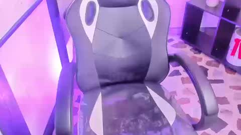 Snapshot of emysilver chatting on January 6, 2026, 1:59 pm Emy Silver online show from January 6, 2026, 1:59 pm