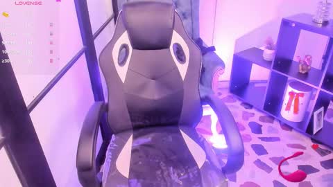 Snapshot of emysilver chatting on January 7, 2026, 1:35 pm Emy Silver online show from January 7, 2026, 1:35 pm