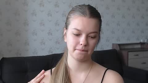 EmySway online show from October 11, 2025, 4:12 am