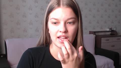 EmySway online show from November 10, 2025, 7:18 am