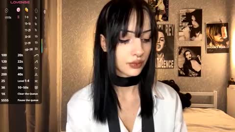 Snapshot of enasmelko chatting on November 19, 2025, 8:42 pm Amelia online show from November 19, 2025, 8:42 pm